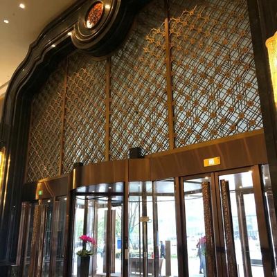 acheter Diviseur de pièce se pliant fait sur commande de salon de lobby de meubles d'hôtel d'acier inoxydable de texture d'écran online manufacture