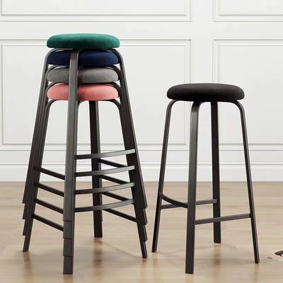 Le doux élevé de tabouret de bar de chaise de selles de café moderne posent les tabourets de bar en bois solides