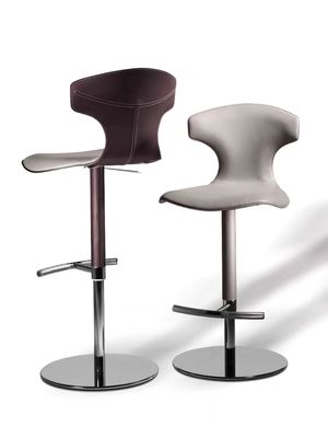 Des tabourets de bar élégants et réglables, une base SS minimaliste et blanche moderne, pour un espace de divertissement décontracté.
