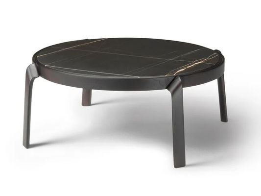 Table de côté de café intérieur haut de gamme avec des jambes en marbre et un cadre en noix courbée